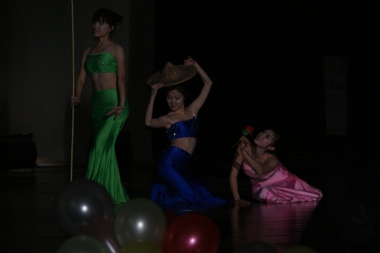 傣族姑娘的妩媚动人