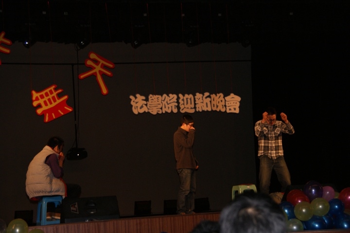 小品《喜与悲》夸张的舞台表现力