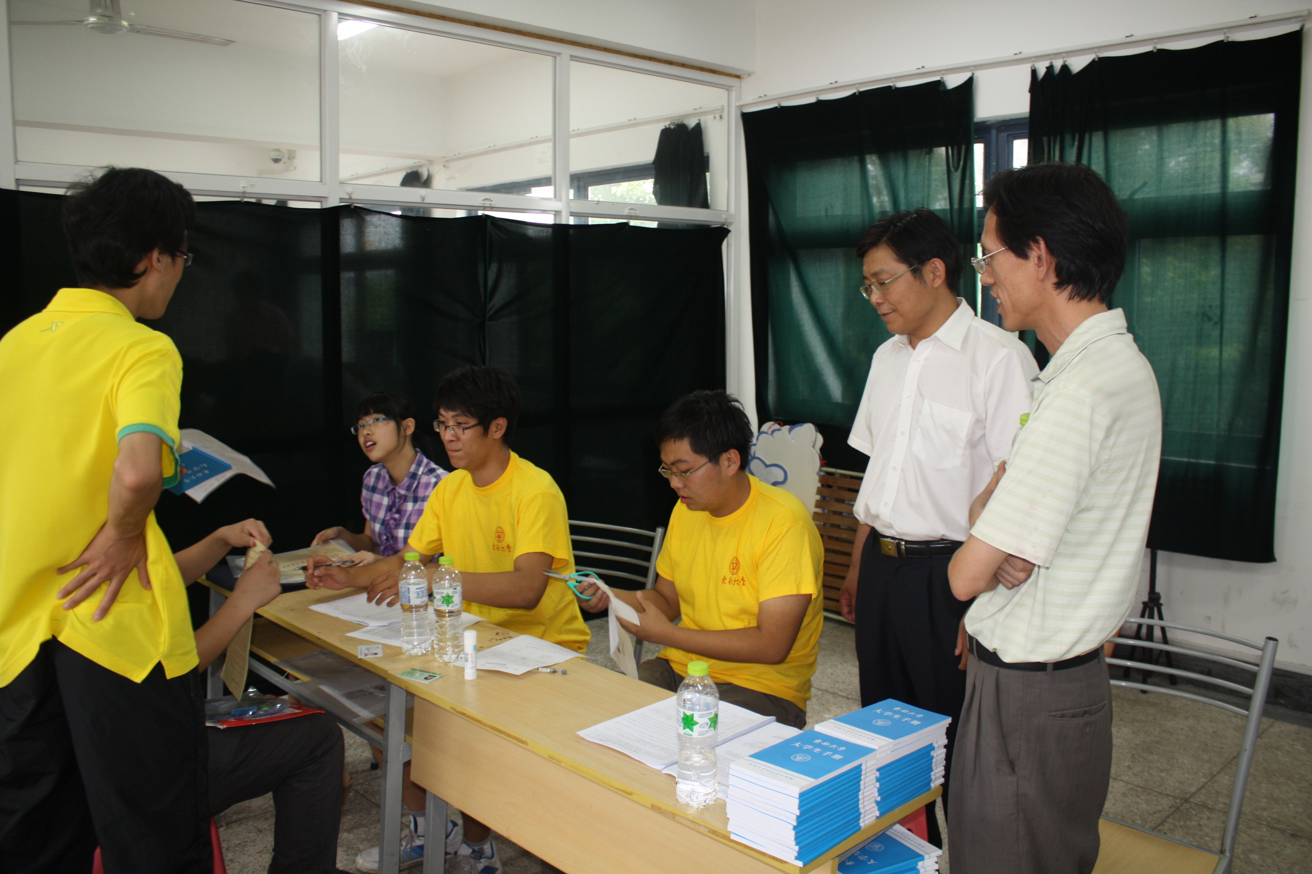 院长周佑勇、党委副书记高歌亲临迎新现场